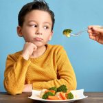 روش برخورد با کودک بد غذا