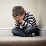 با کودک افسرده چگونه رفتار کنیم