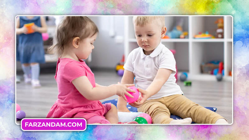 از طریق بازی به کودک یاد دهید که وسایلش را با دیگران شریک شود.